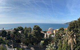 Hotel Petit Royal  3*